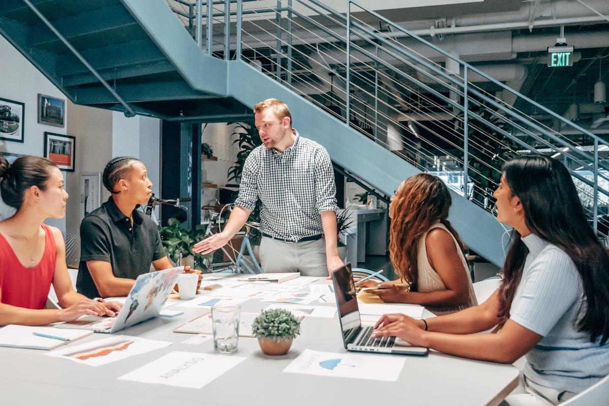 Difference between leader and boss: do you know?
